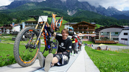 Bikeschule Elements Kinder bei einem Kurs der Bikeschule in Saalfelden Leogang