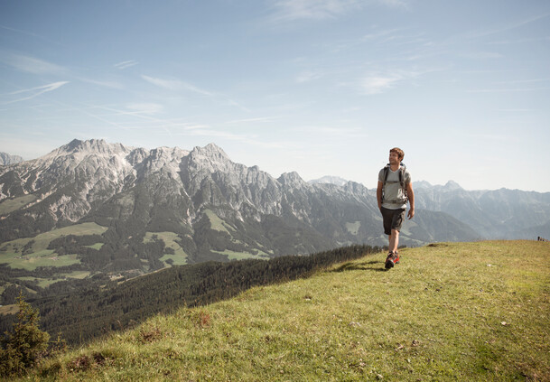 Wandern in Saalfelden-Leogang hiker in the region saalfelden-leogang