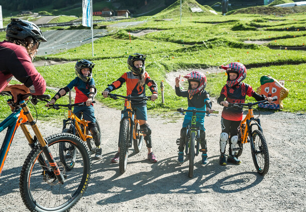 Bikeschule | © Klemens König Kinder im Bikepark Leogang | © Klemens König