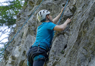 Rock climbing beginners course MOUNTAIN MYSTICS GUIDE Rock climbing beginners course MOUNTAIN MYSTICS GUIDE