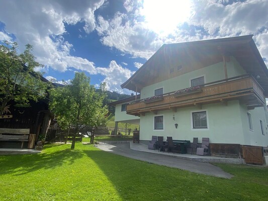 Terrasse mit genug "Sitz"- und "Chillmöglichkeit"